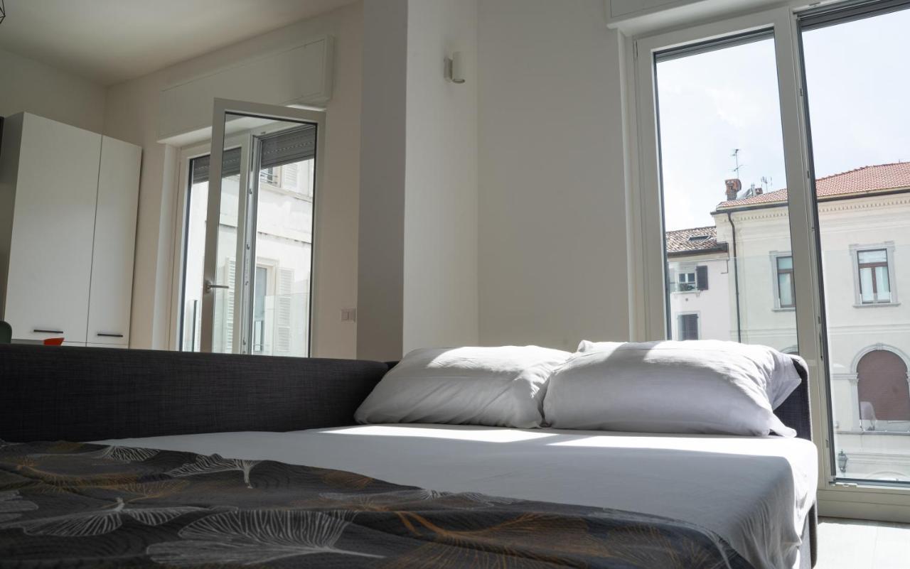 Appartement Piazza XX Settembre - Feel The Centre à Lecco Extérieur photo