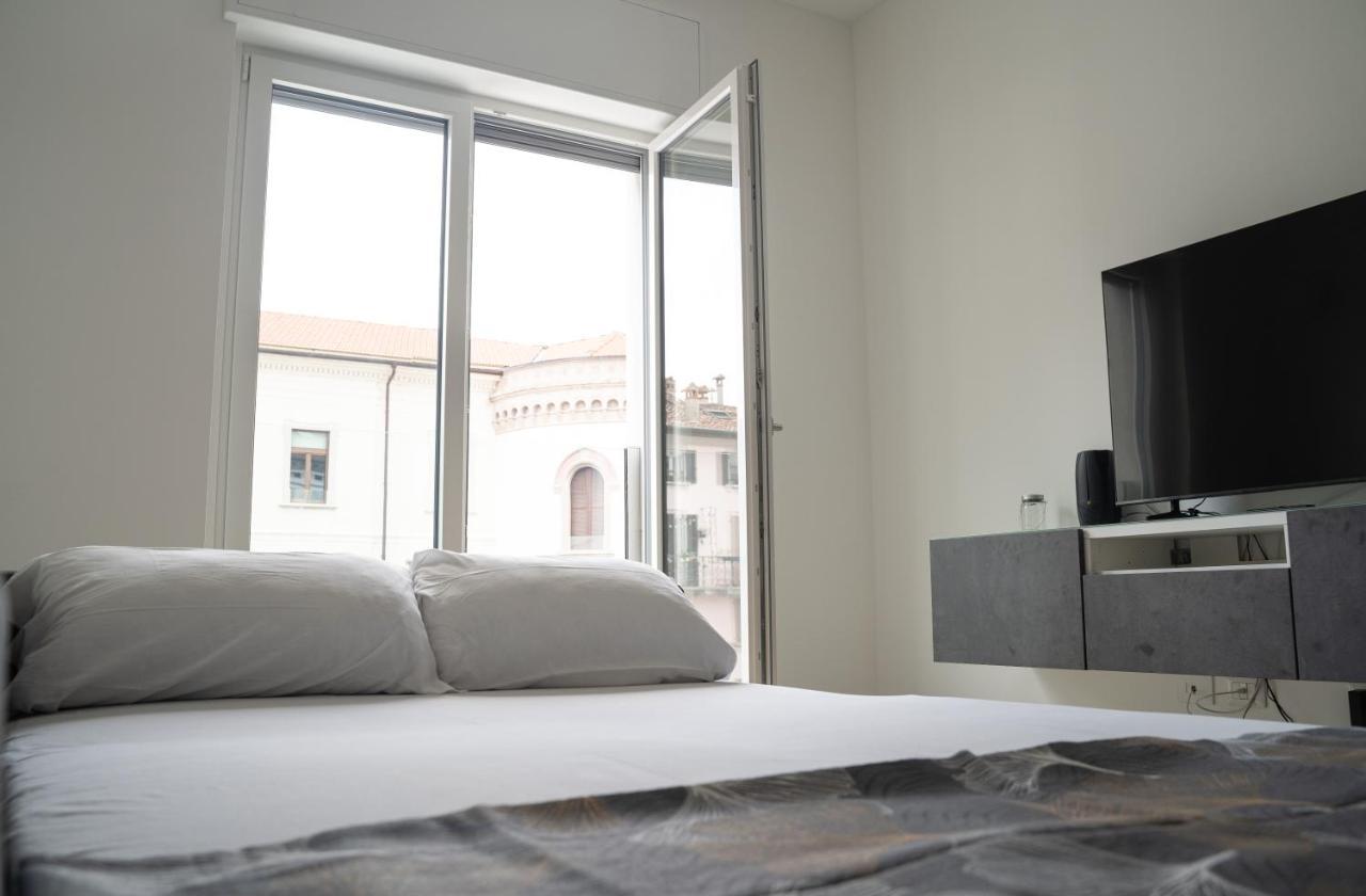 Appartement Piazza XX Settembre - Feel The Centre à Lecco Extérieur photo