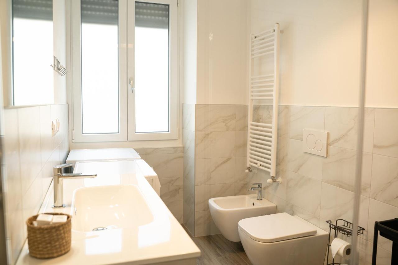 Appartement Piazza XX Settembre - Feel The Centre à Lecco Extérieur photo